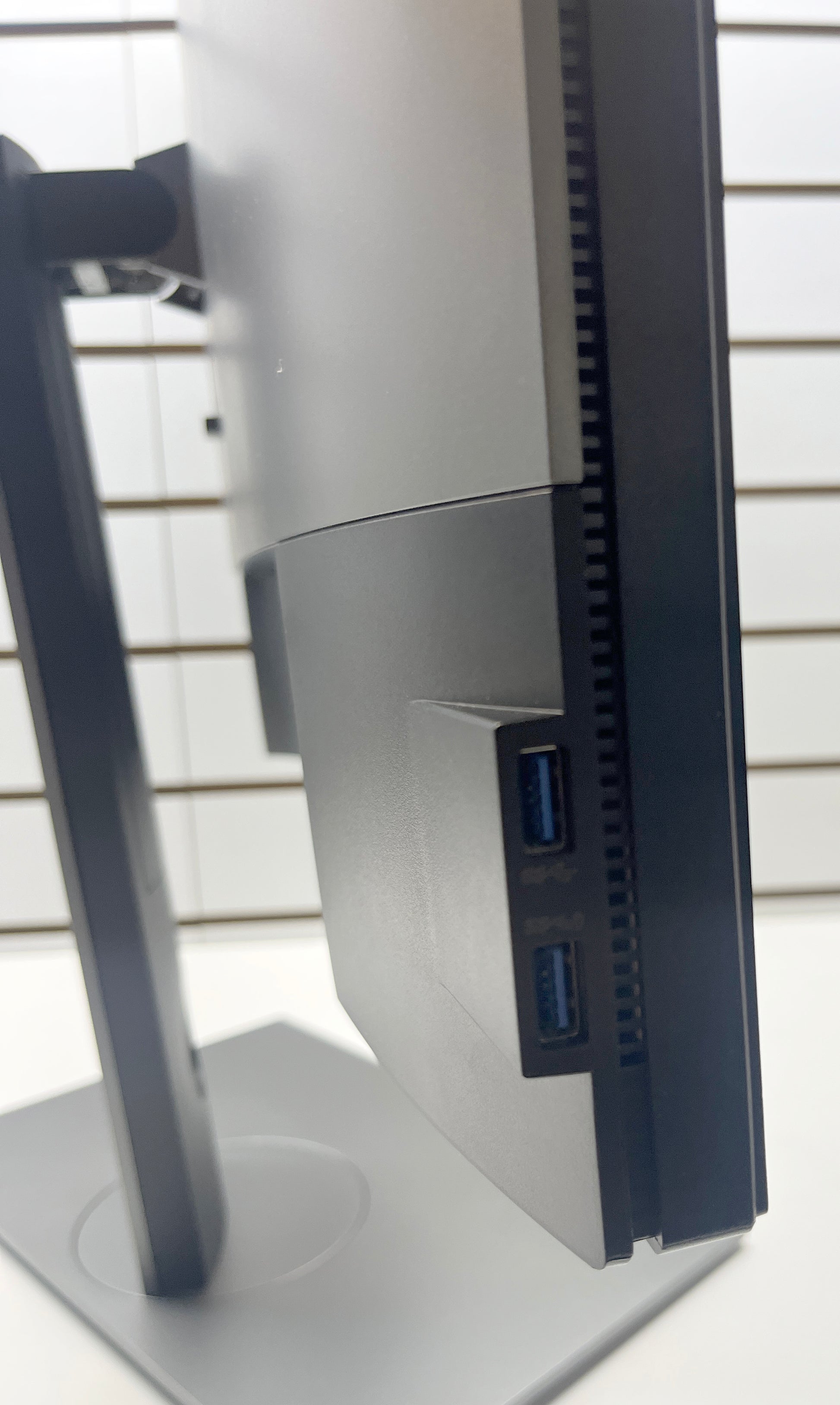 Dell UP3017 Monitor | Black | 30" WQXGA 2560 x 1600 | HDMI & DisplayPort