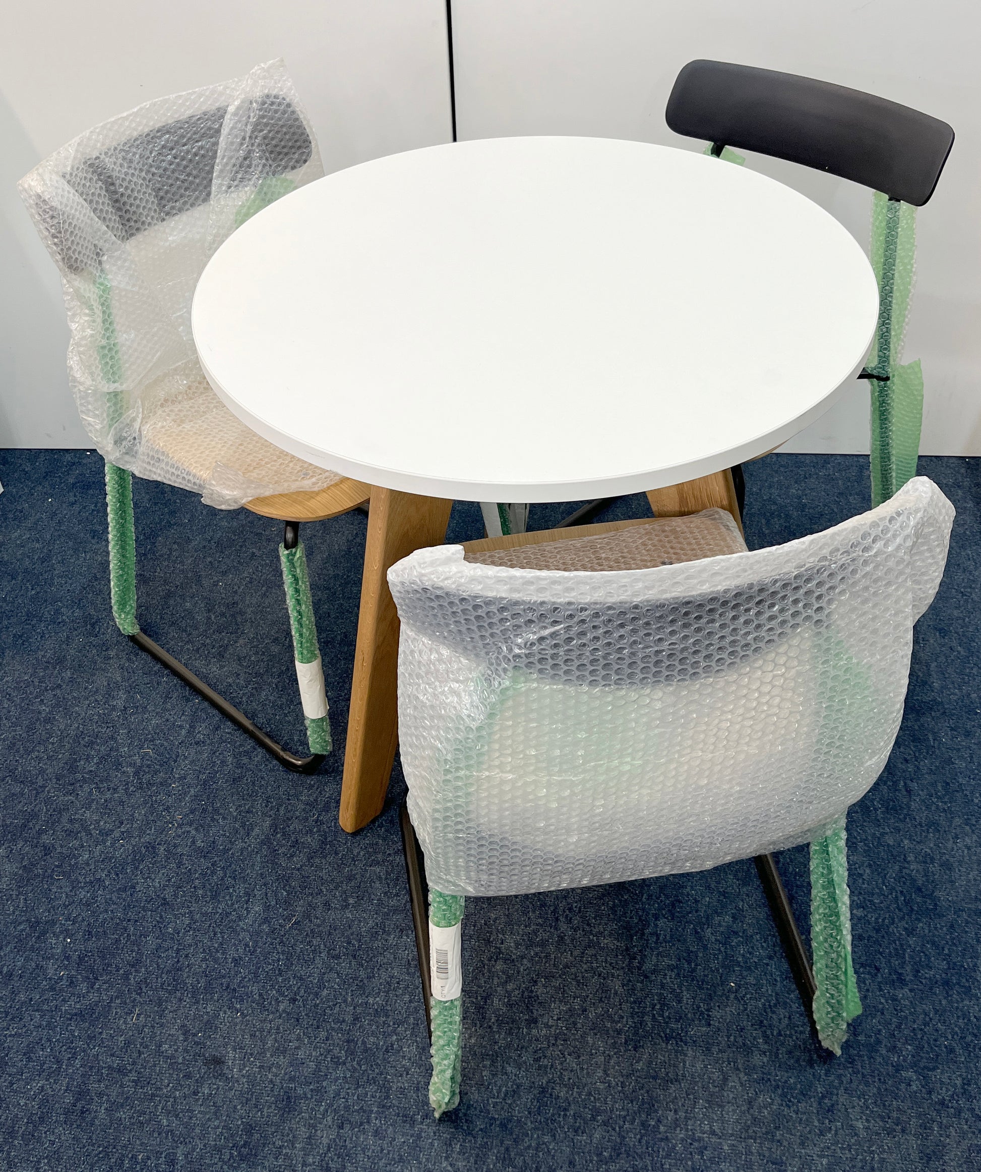 3x Orangebox Acorn Stacking Chairs & FloWorks Jack Coffee Table Set