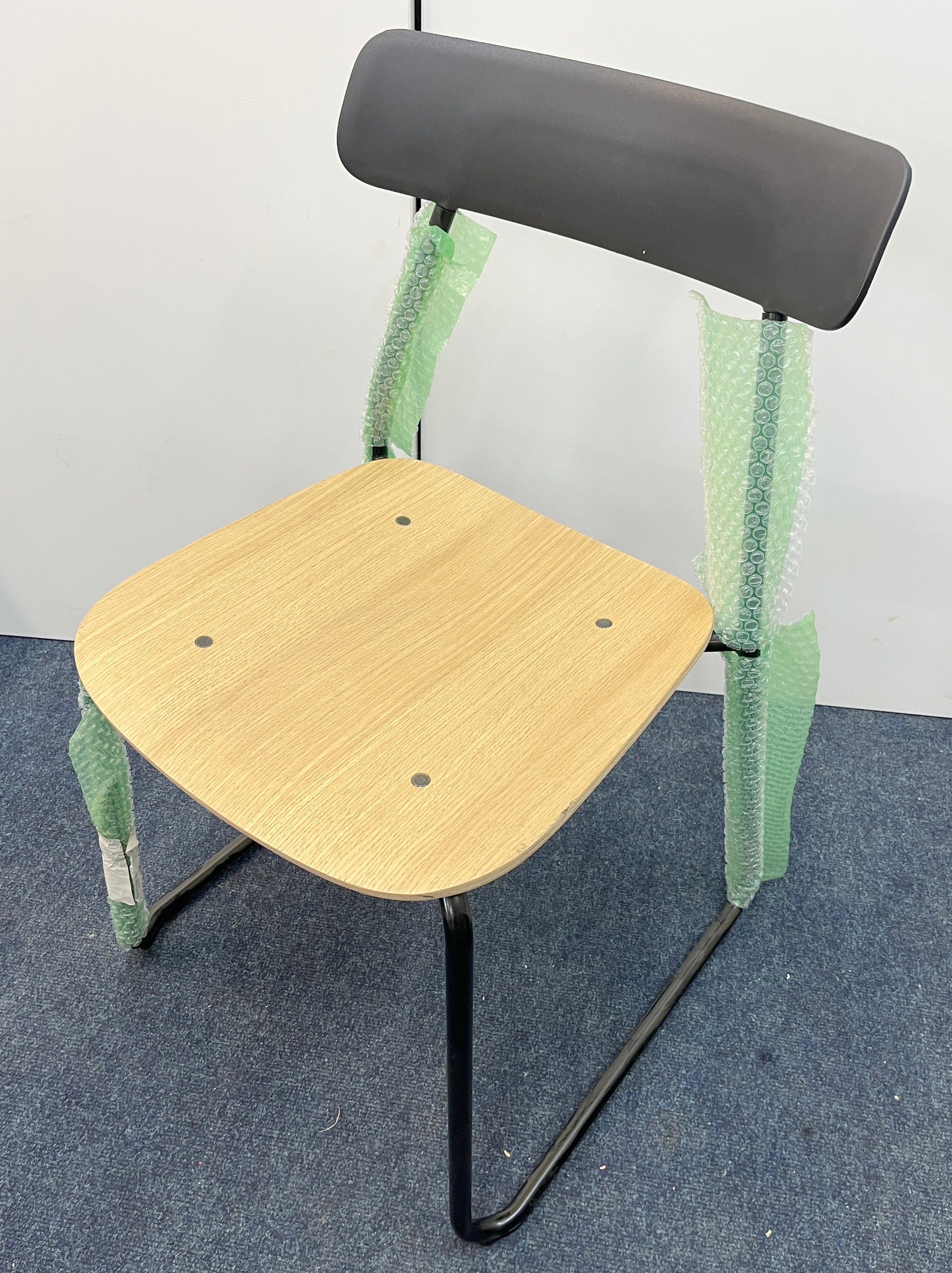 3x Orangebox Acorn Stacking Chairs & FloWorks Jack Coffee Table Set