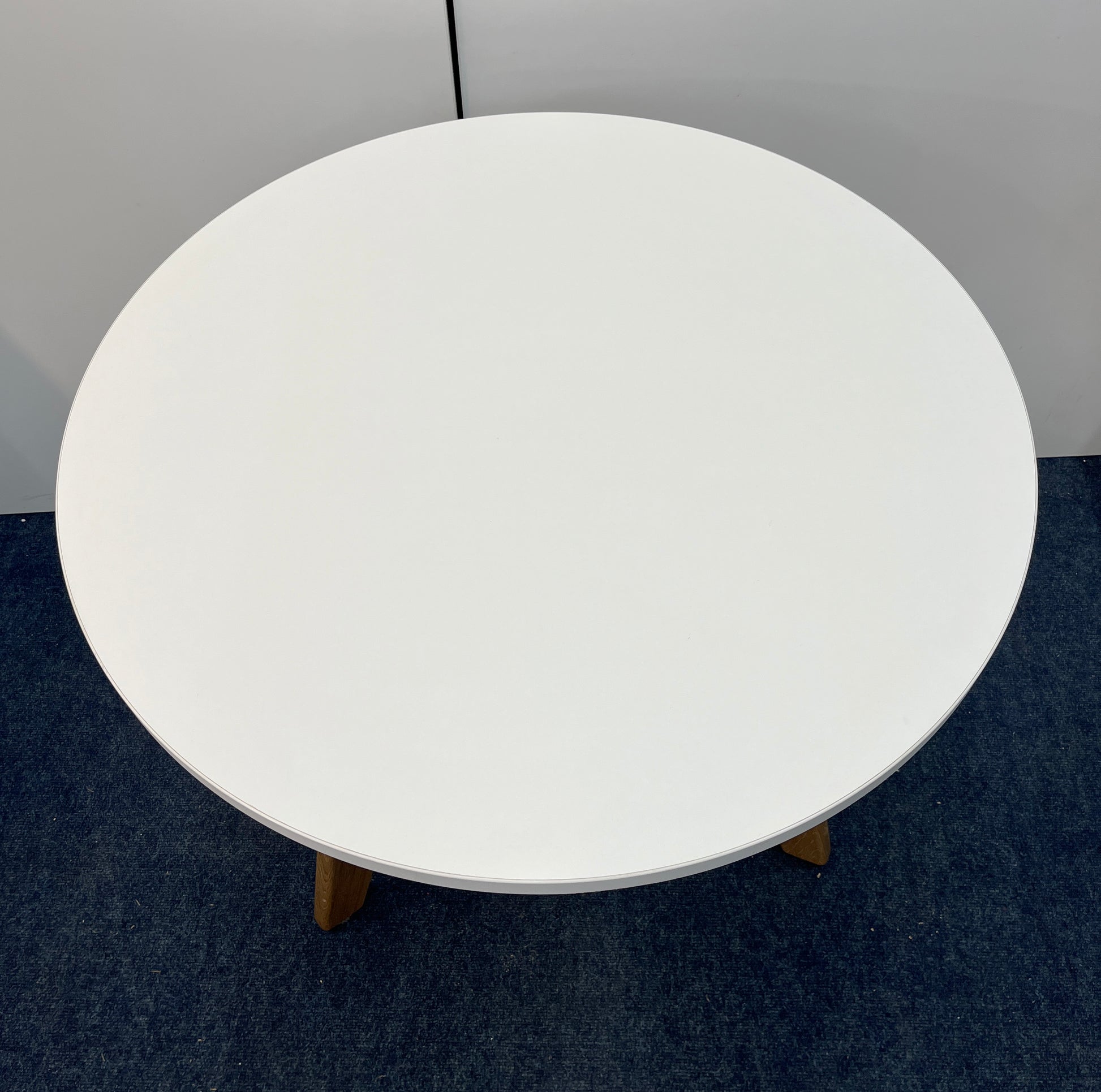 3x Orangebox Acorn Stacking Chairs & FloWorks Jack Coffee Table Set