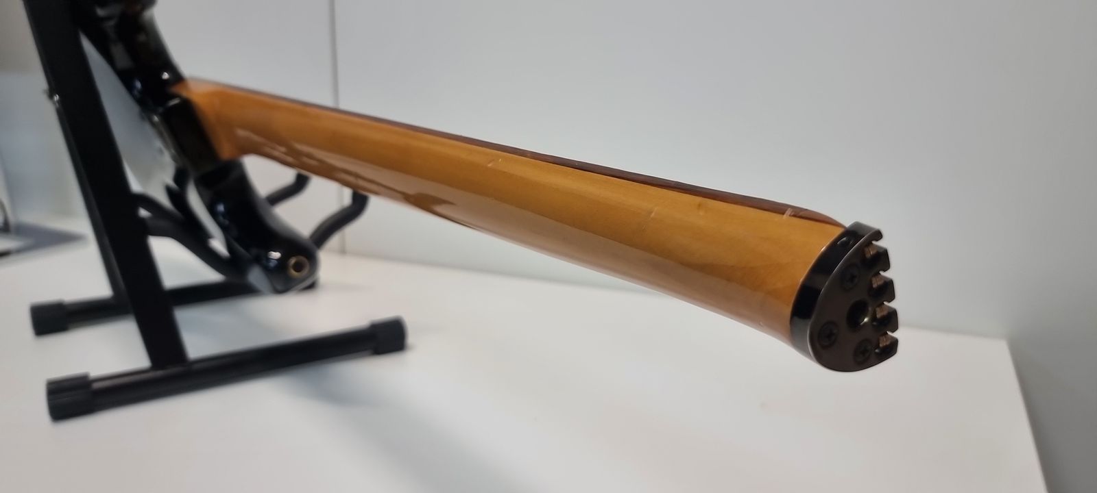 Cort Space PB Headless P-Bass 1983 - Black with White Finger Board + Rosewood Neck