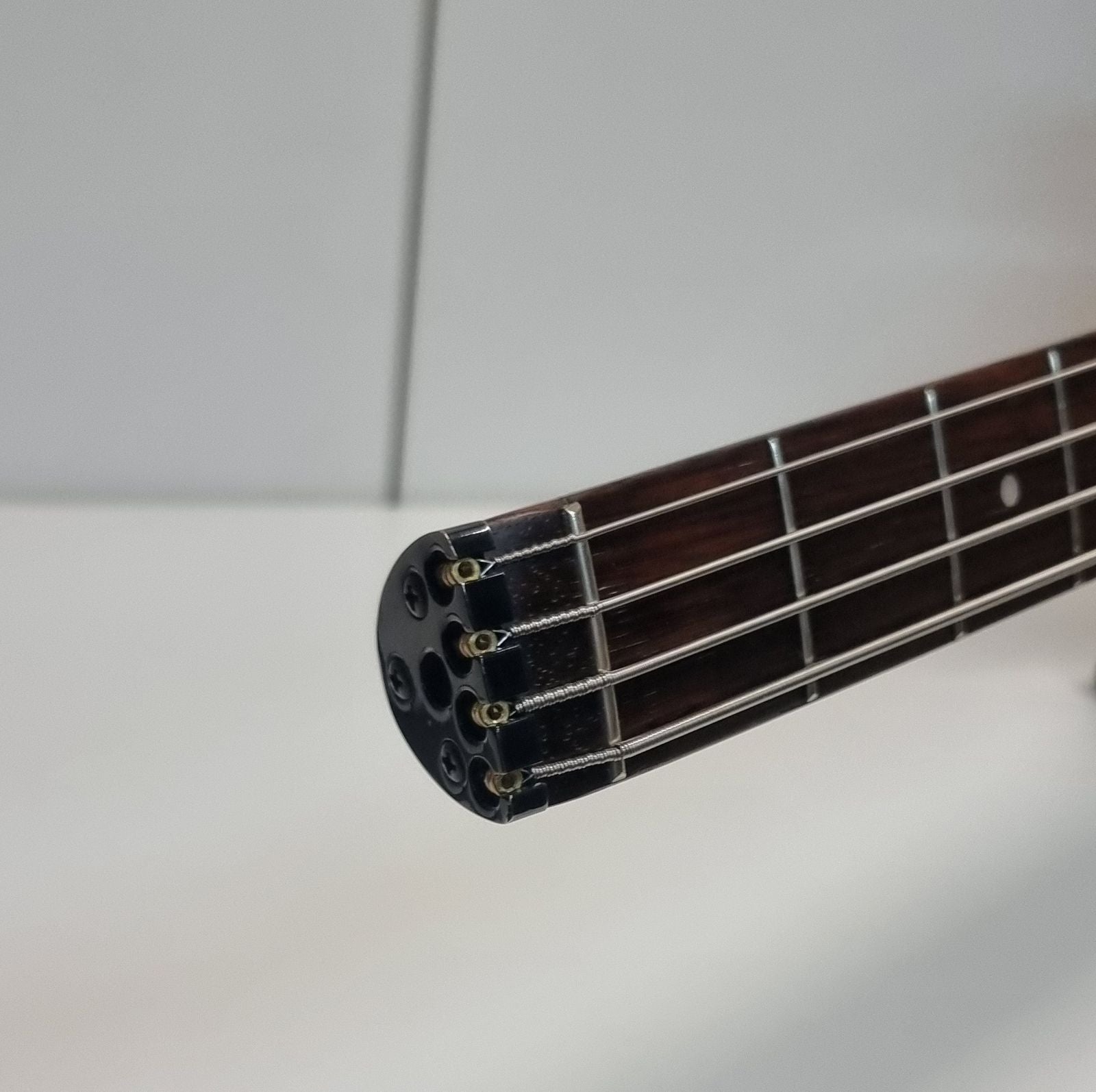 Cort Space PB Headless P-Bass 1983 - Black with White Finger Board + Rosewood Neck