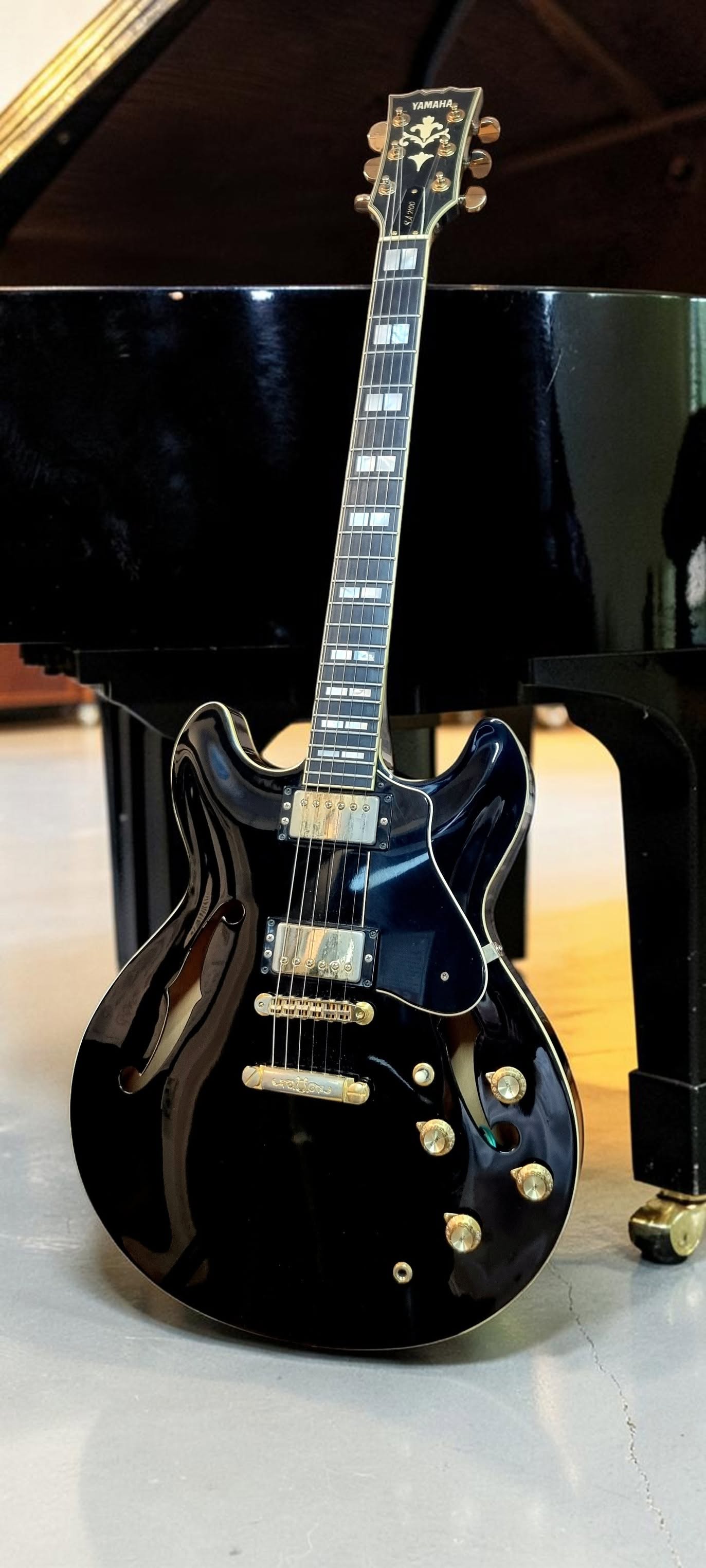 1987 Yamaha SA2100 Semi-Hollow Body Guitar – Polished Ebony with