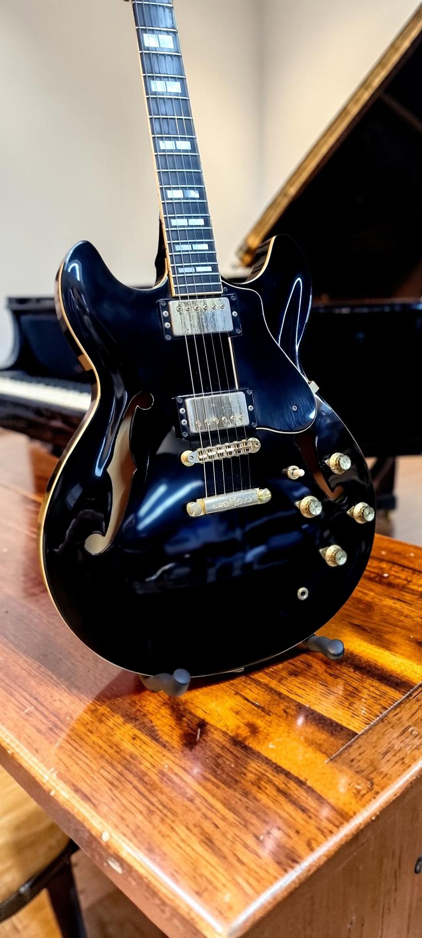 1987 Yamaha SA2100 Semi-Hollow Body Guitar – Polished Ebony with Original Hard Case