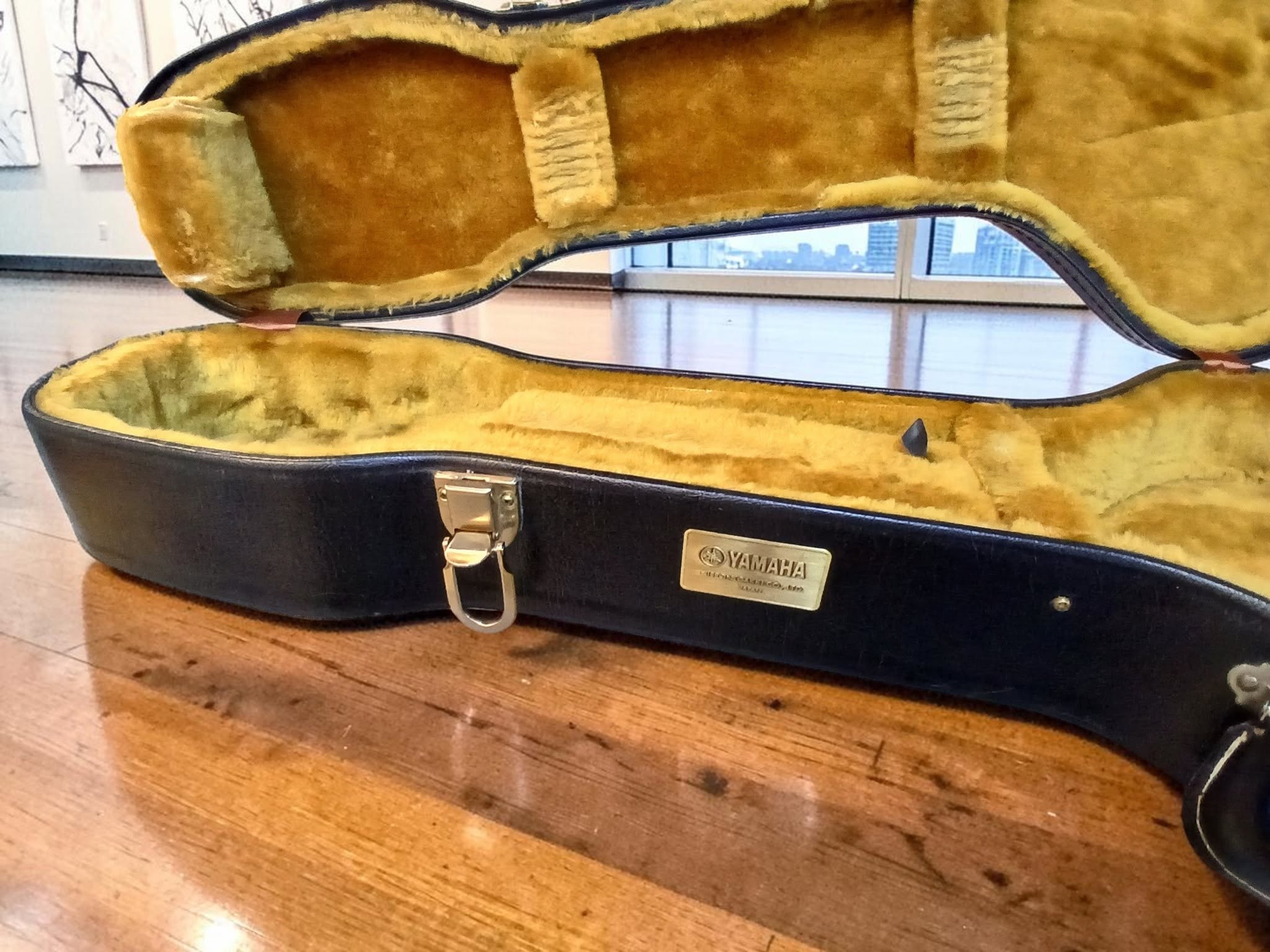 1987 Yamaha SA2100 Semi-Hollow Body Guitar – Polished Ebony with Original Hard Case