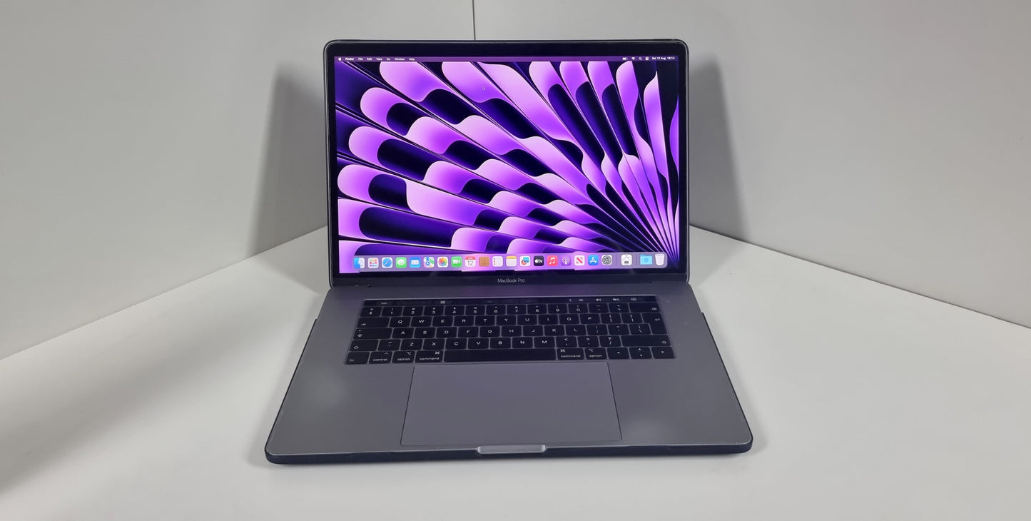Apple MacBook Pro 15" -2018 Model -Space Grey -Intel i7 Processor- 32GB Ram 512GB SSD- Latest macOS - APPLE CLEARANCE SALE !!