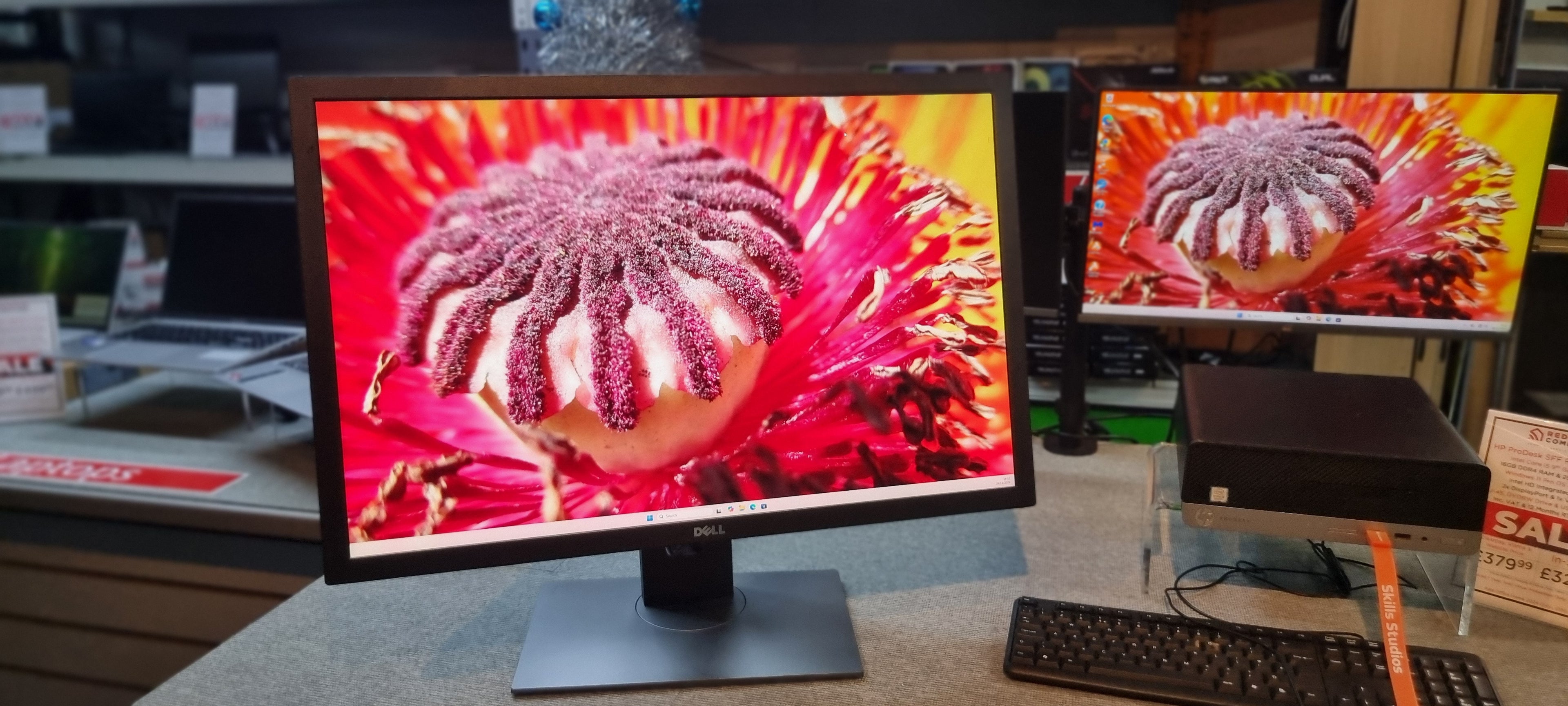 Dell UP3017 Monitor | Black | 30" 2560 x 1600 | HDMI & DisplayPort