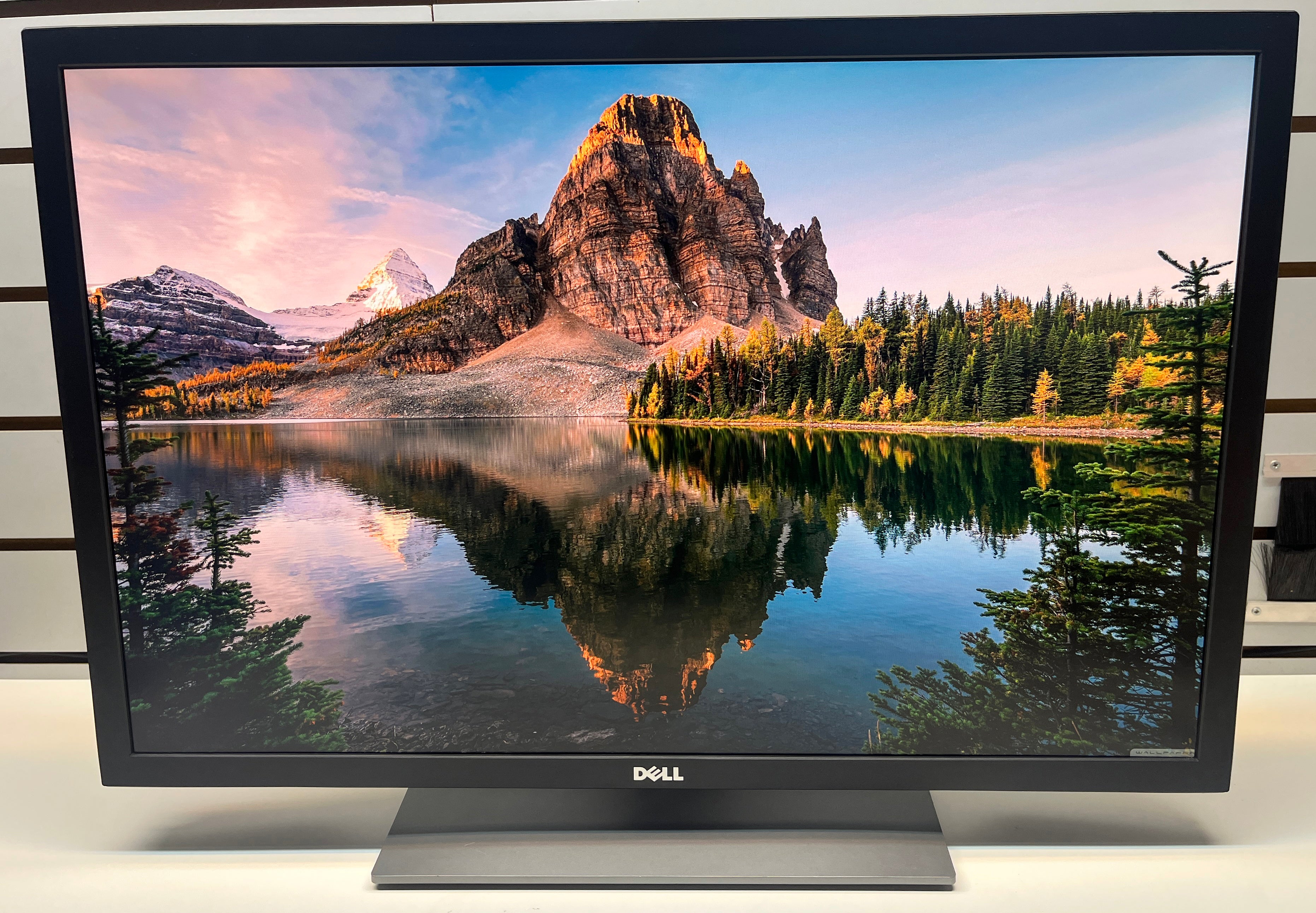 Dell UP3017 Monitor | Black | 30" 2560 x 1600 | HDMI & DisplayPort