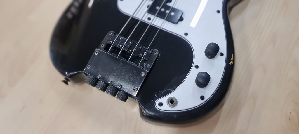 Cort Space PB Headless P-Bass 1983 - Black with White Finger Board + Rosewood Neck