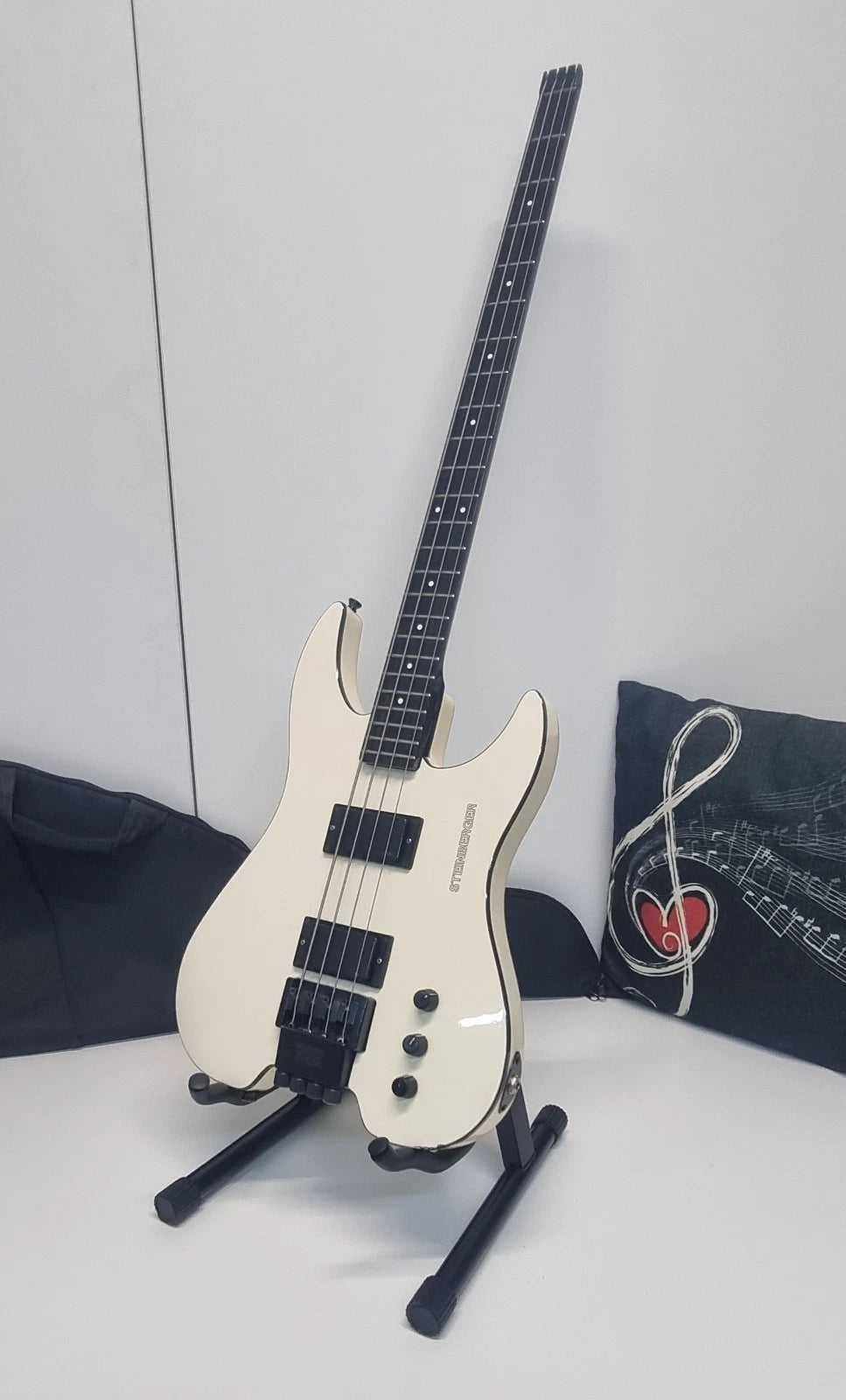 Steinberger XM-2 White Electric Headless Bass 1989 From The Newburgh NY Factory