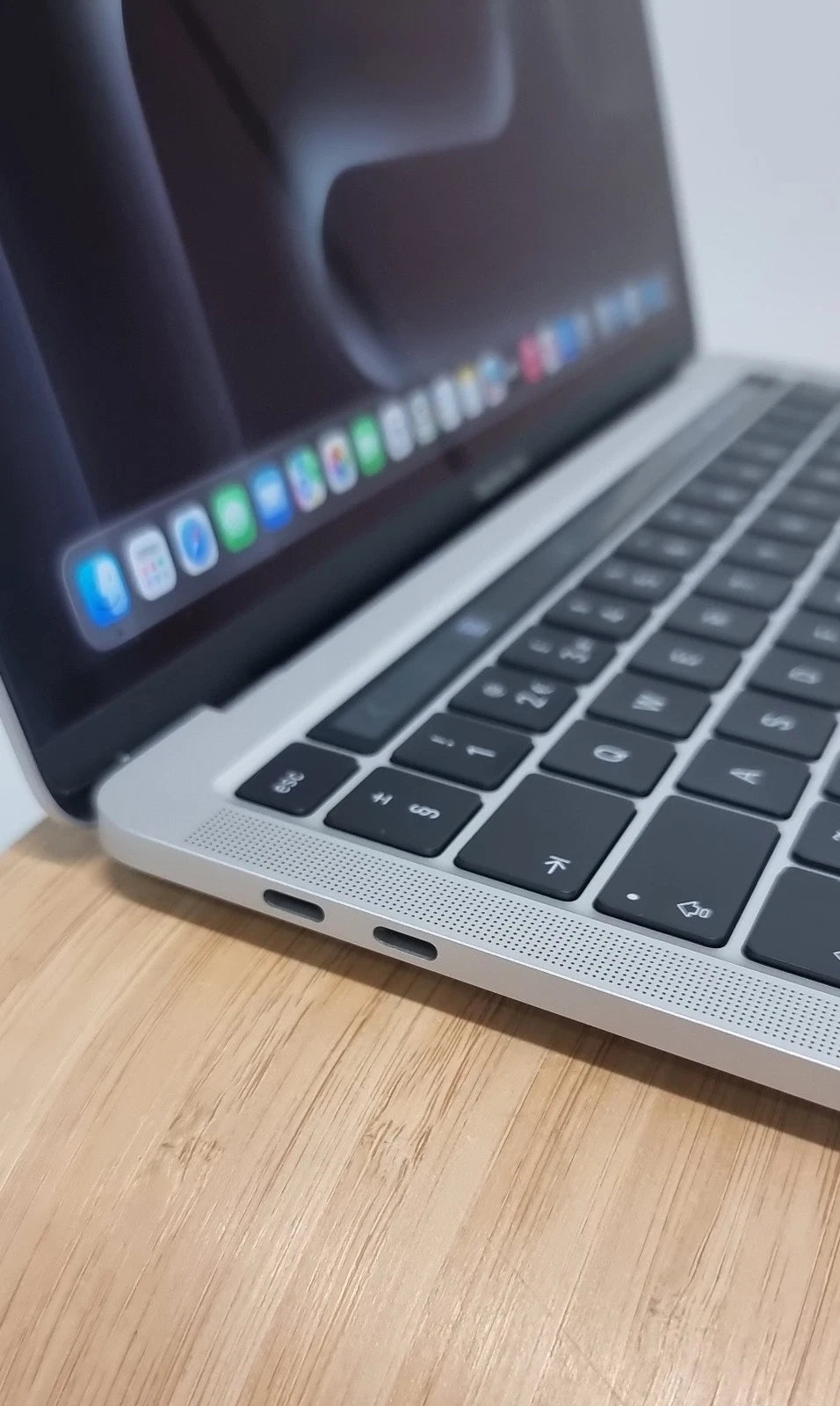 Apple MacBook Pro 13"-inch-Intel i5-16GB RAM, 512GB SSD-macOS 26 Tahoe - 2020 Model